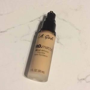 LA Girl PRO matte foundation // shade medium beige
